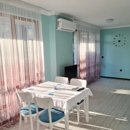 Διαμέρισμα в комплекс трявна бийч